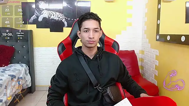jose sexycumm online show from December 18, 7:31 pm