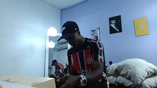 Snapshot of Kimandyuk chatting on February 8, 7:49 pm Kimandyuk online show from February 8, 7:49 pm