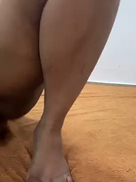 Snapshot of sissarahotty chatting on February 2, 8:19 pm sissarahotty online show from February 2, 8:19 pm