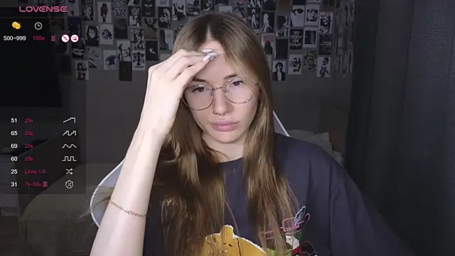 littlevildevil online show from March 22, 10:40 am