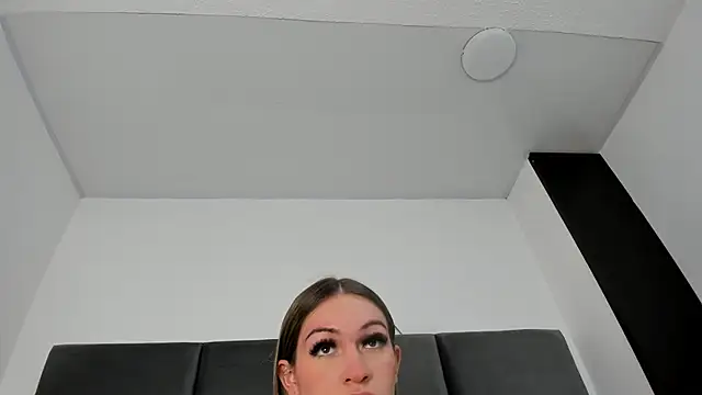 Lizz Luna online show from October 11, 2:15 pm