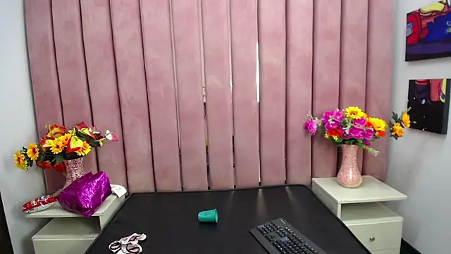 Snapshot of EmilyyEvans_ chatting on December 14, 1:38 pm EmilyyEvans online show from December 14, 1:38 pm