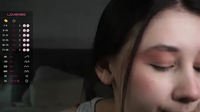 Snapshot of AislyEmbury chatting on March 1, 7:26 pm AislyEmbury online show from March 1, 7:26 pm