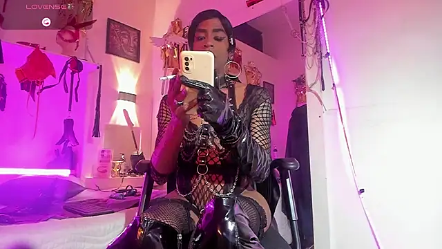 Snapshot of corwindallas24cm chatting on November 29, 7:50 pm corwindallas24cm online show from November 29, 7:50 pm