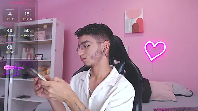 Ian Castillo  online show from January 23, 11:26 am