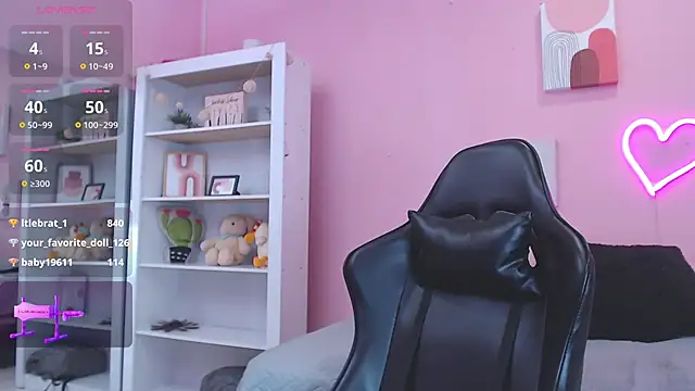 Ian Castillo  online show from January 25, 5:19 pm