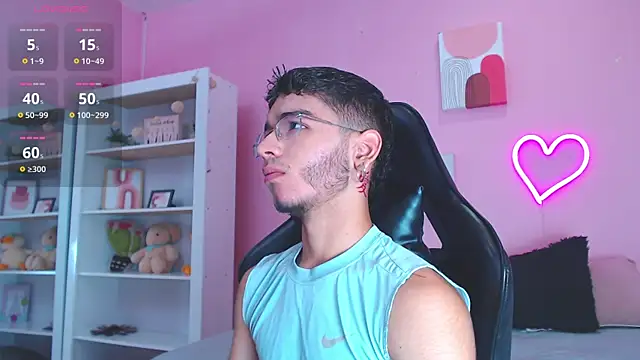 Ian Castillo  online show from February 5, 11:12 am