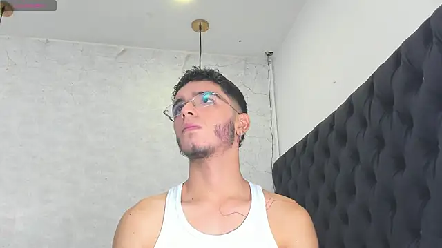 Ian Castillo  online show from February 13, 11:17 am