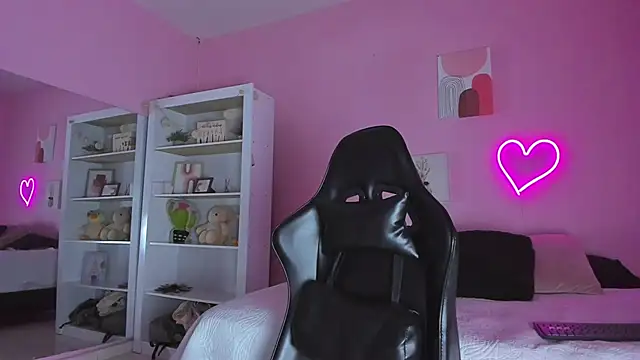 Ian Castillo  online show from February 24, 11:21 am