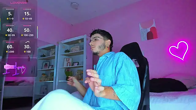 Ian Castillo  online show from March 5, 11:17 am