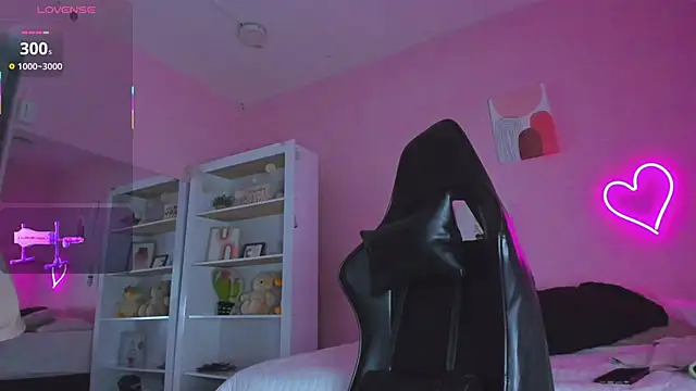 Ian Castillo  online show from March 6, 11:14 am