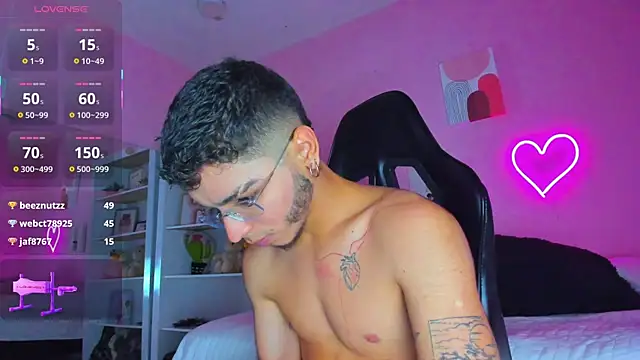 Ian Castillo  online show from March 10, 2:26 pm