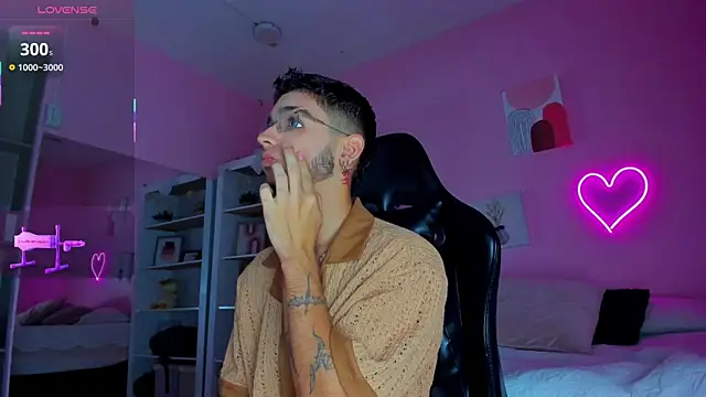 Ian Castillo  online show from March 12, 11:20 am