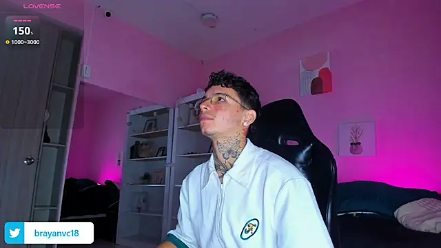 Ian Castillo  online show from October 8, 11:08 am