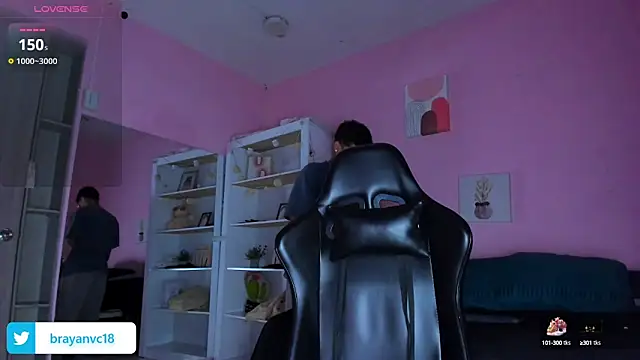 Ian Castillo  online show from October 10, 11:20 am