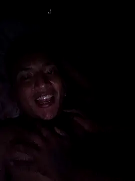 Snapshot of BingedHearts chatting on February 3, 4:43 am BingedHearts online show from February 3, 4:43 am