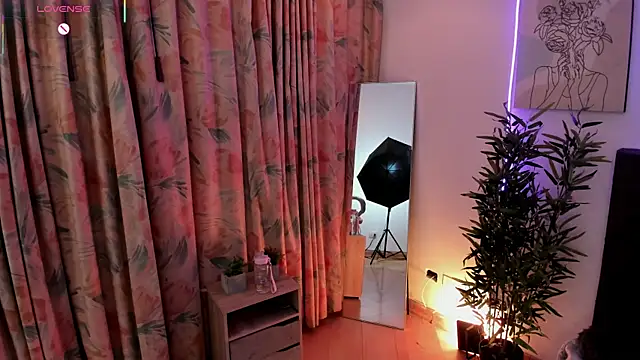 aisha bx online show from February 5, 11:55 am