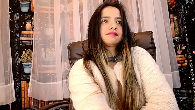Snapshot of julietta___jackson chatting on May 13, 8:27 pm julietta jackson online show from May 13, 8:27 pm