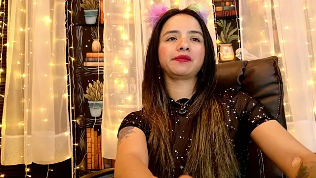 Snapshot of julietta___jackson chatting on July 17, 10:36 pm julietta jackson online show from July 17, 10:36 pm