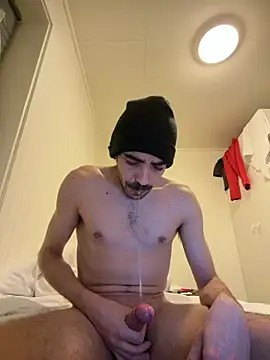 wolfwhite95 online show from March 5, 1:01 am