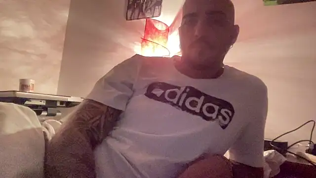 Snapshot of alessandromori91 chatting on December 4, 9:12 pm alessandromori91 online show from December 4, 9:12 pm