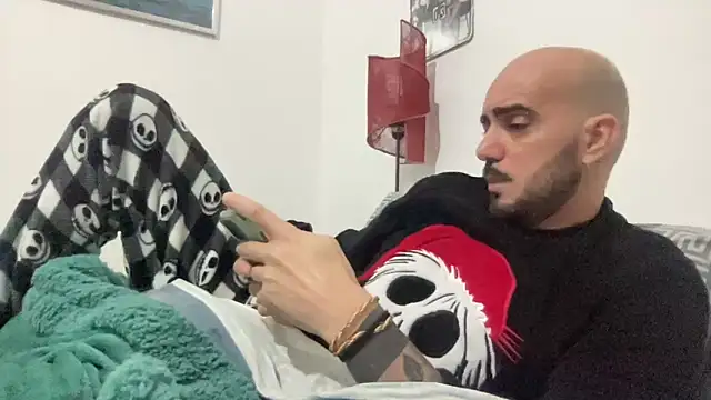 Snapshot of alessandromori91 chatting on December 14, 7:40 pm alessandromori91 online show from December 14, 7:40 pm