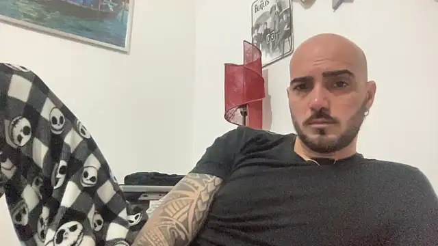 Snapshot of alessandromori91 chatting on December 15, 10:03 pm alessandromori91 online show from December 15, 10:03 pm