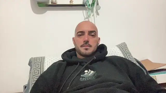 Snapshot of alessandromori91 chatting on December 18, 10:27 pm alessandromori91 online show from December 18, 10:27 pm