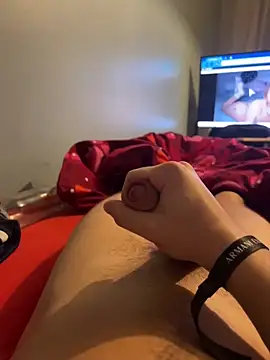 Snapshot of enzomlt chatting on November 26, 1:17 am enzomlt online show from November 26, 1:17 am