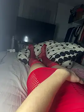 Snapshot of enzomlt chatting on February 18, 12:17 am enzomlt online show from February 18, 12:17 am