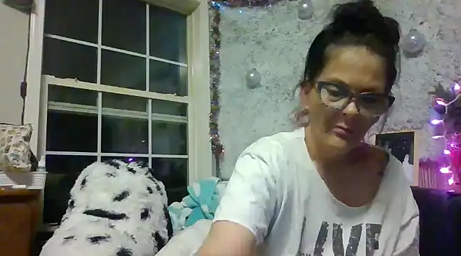 Snapshot of TopazVixen chatting on December 28, 9:52 am TopazVixen online show from December 28, 9:52 am