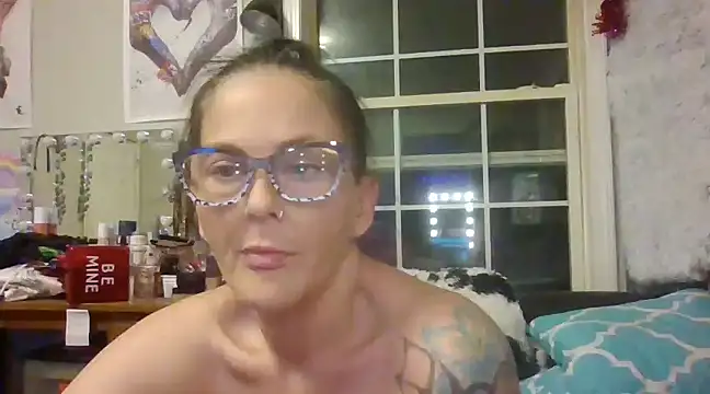 Snapshot of TopazVixen chatting on January 12, 11:28 am TopazVixen online show from January 12, 11:28 am