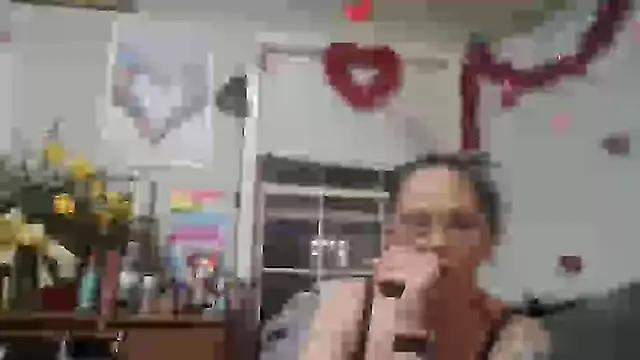 Snapshot of TopazVixen chatting on February 22, 2:39 am TopazVixen online show from February 22, 2:39 am