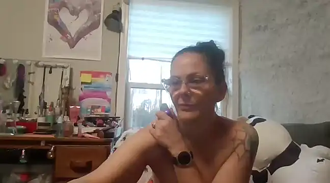 Snapshot of TopazVixen chatting on March 3, 12:05 pm TopazVixen online show from March 3, 12:05 pm