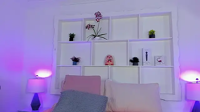 Jenifer Diaz online show from March 9, 1:04 pm