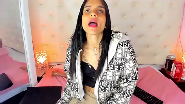 sophie pariss online show from February 11, 8:05 am