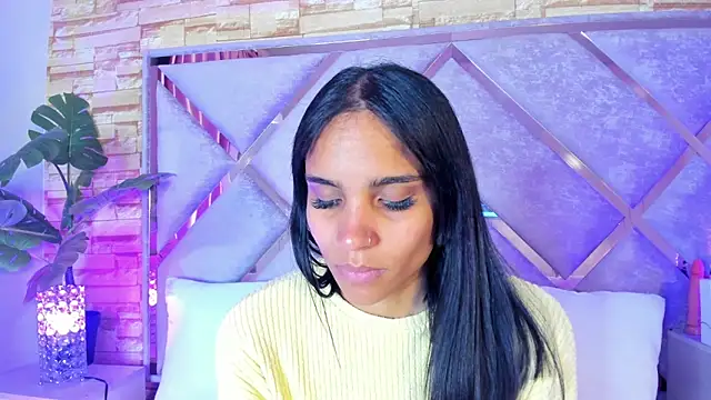 sophie pariss online show from November 14, 2:10 am