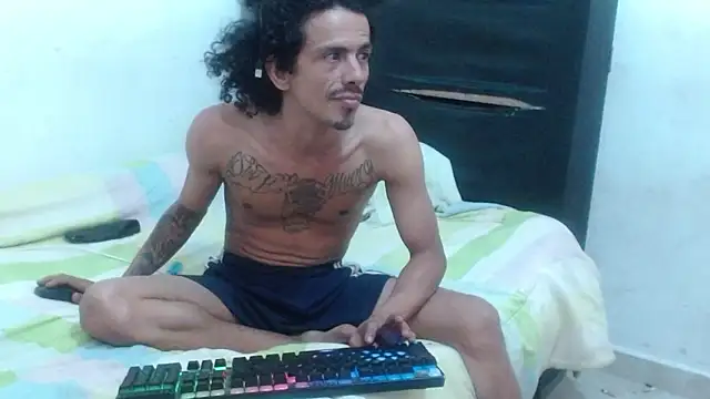 Snapshot of damian_bottom_bigcock chatting on December 4, 7:12 pm damian bottom bigcock online show from December 4, 7:12 pm