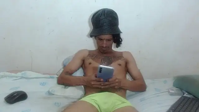 Snapshot of damian_bottom_bigcock chatting on November 29, 2:25 am damian bottom bigcock online show from November 29, 2:25 am