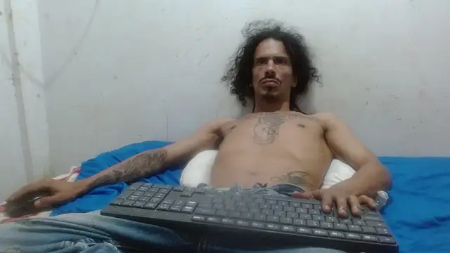 Snapshot of damian_bottom_bigcock chatting on December 17, 11:33 pm damian bottom bigcock online show from December 17, 11:33 pm