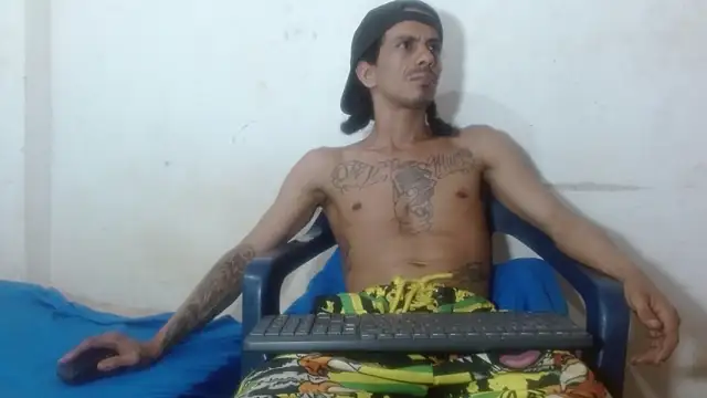 Snapshot of damian_bottom_bigcock chatting on January 8, 12:24 am damian bottom bigcock online show from January 8, 12:24 am