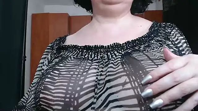 Snapshot of _MissJ_ chatting on January 9, 11:47 am MissJ online show from January 9, 11:47 am