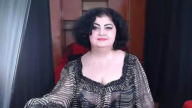 Snapshot of _MissJ_ chatting on February 5, 8:11 am MissJ online show from February 5, 8:11 am