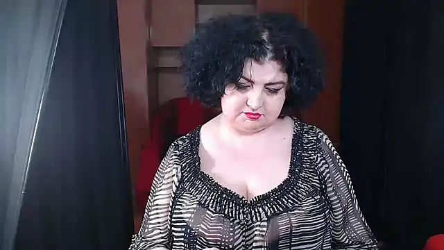 Snapshot of _MissJ_ chatting on February 7, 2:15 pm MissJ online show from February 7, 2:15 pm