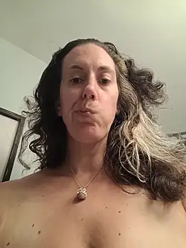 BonfireBonnie online show from July 7, 1:37 pm