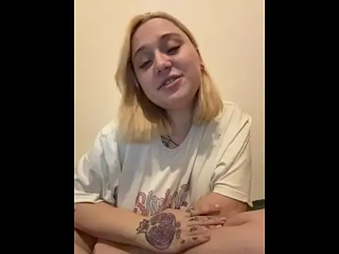 DaisyBooom online show from March 1, 7:27 pm