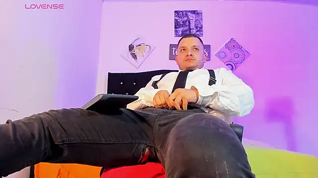 Snapshot of tony_landri chatting on September 24, 3:32 am tony landri online show from September 24, 3:32 am