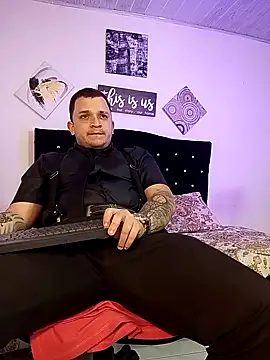 Snapshot of tony_landri chatting on October 9, 3:15 am tony landri online show from October 9, 3:15 am