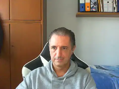 Snapshot of lliuk70mi chatting on December 26, 2:37 pm lliuk70mi online show from December 26, 2:37 pm