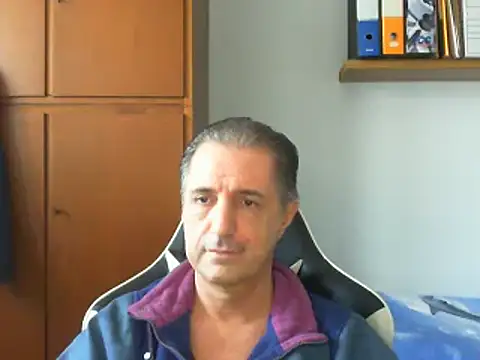 Snapshot of lliuk70mi chatting on January 18, 12:47 pm lliuk70mi online show from January 18, 12:47 pm